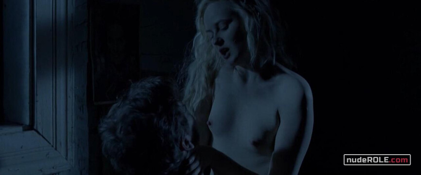 1. Marta Burkacka nude – Historia Roja (2016)