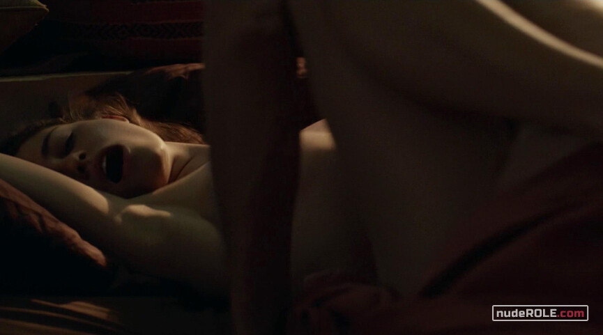 1. Fiona Gallagher nude, Shana nude – Shameless s05e12 (2015)