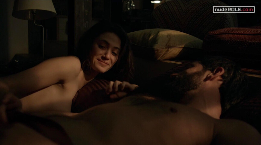 2. Fiona Gallagher nude, Shana nude – Shameless s05e12 (2015)