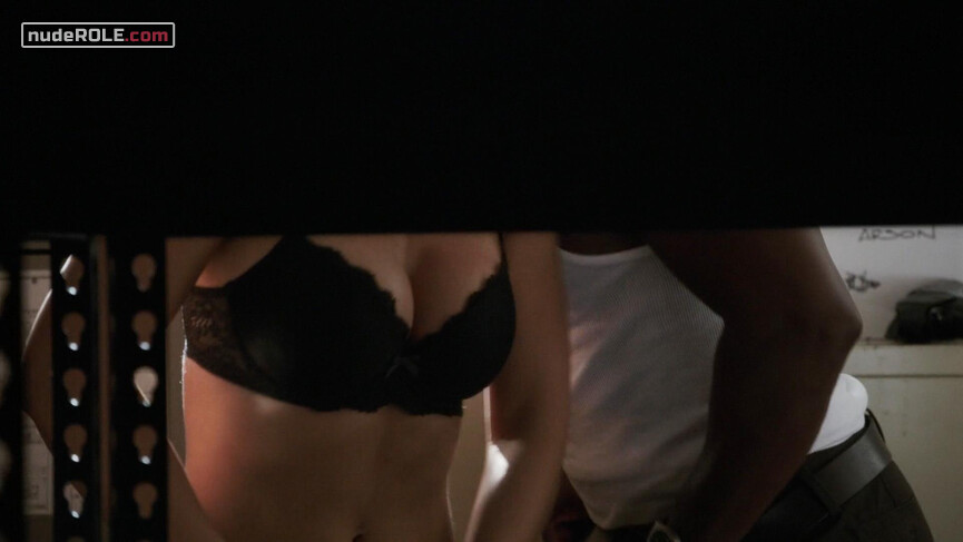 3. Raffi Veracruz sexy – Murder in the First s02e02 (2015)