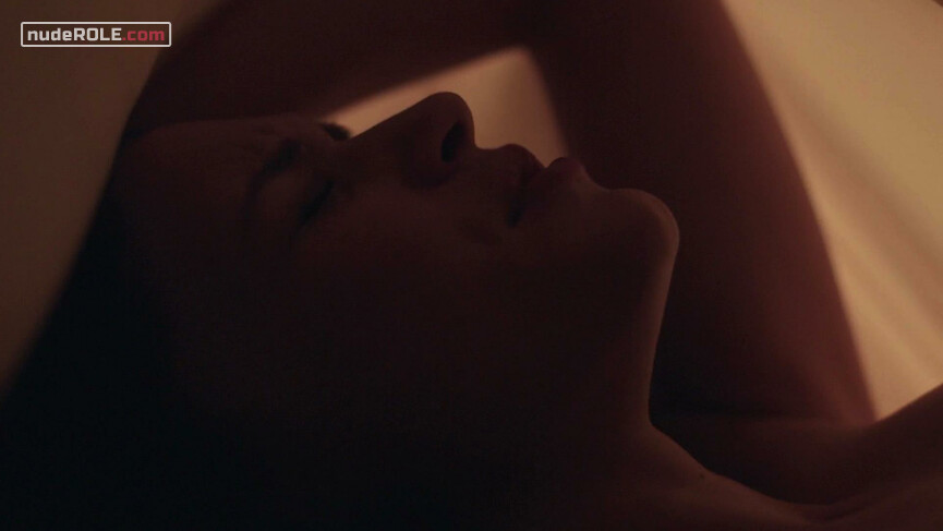2. Vivian sexy – The Dorm (2014)