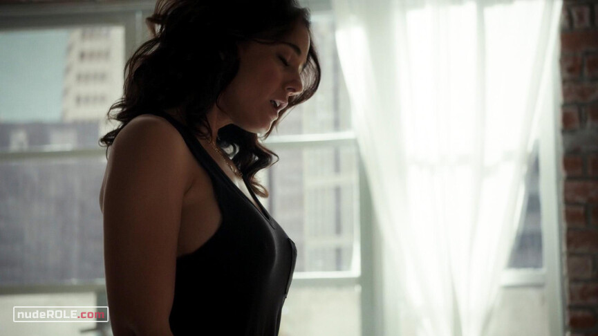 2. Raffi Veracruz sexy – Murder in the First s02e09 (2015)