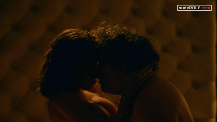 2. Tata Escobar nude – Narcos s01e05-08 (2015)