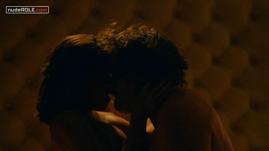 3. Tata Escobar nude – Narcos s01e05-08 (2015)