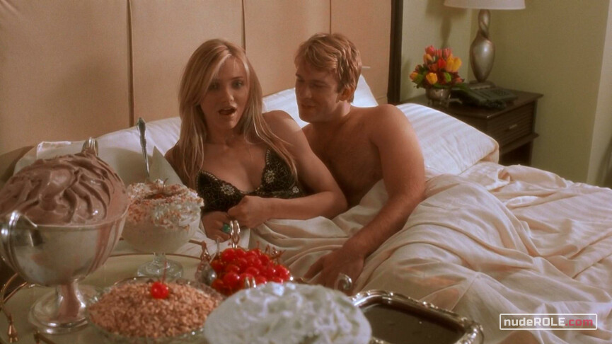 2. Christina Walters sexy, Courtney Rockcliffe sexy – The Sweetest Thing (2002)