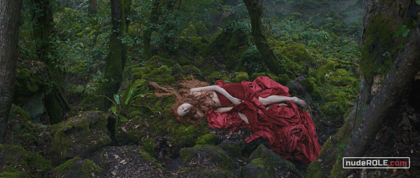 1. Young Dora nude – Tale of Tales (2015)
