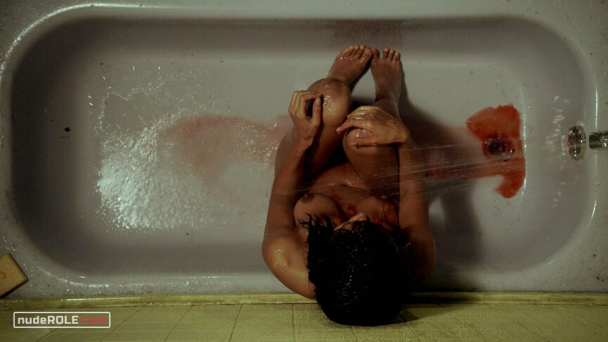 1. Grace nude – Rogue s01e08-10 (2013)