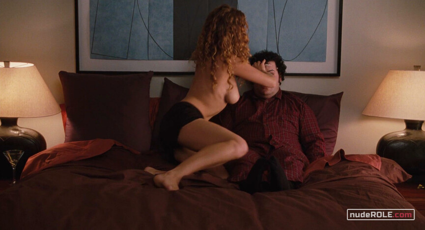 3. Bree nude, Lisa sexy, Khae nude – Love & Other Drugs (2010)